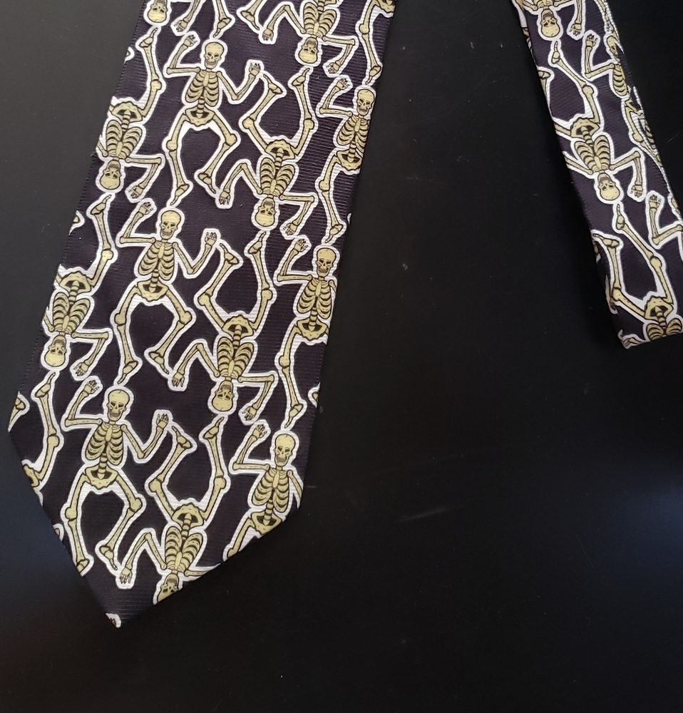 Fun skeleton necktie